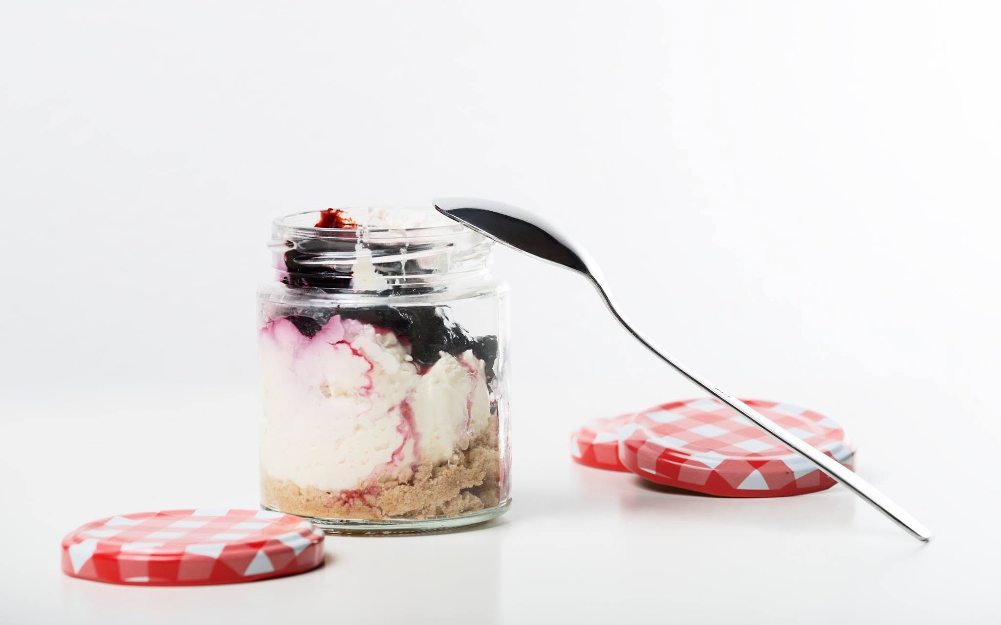 Postre casero de KANDRAK servido en tarro